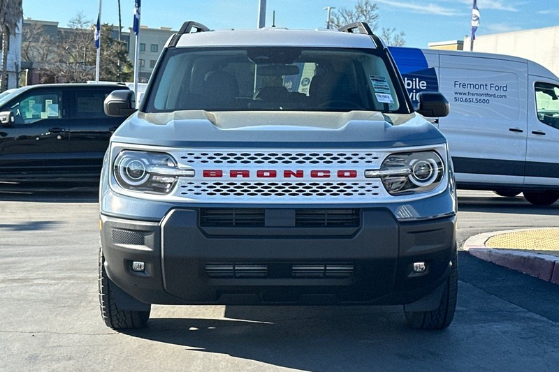 Ford Bronco Sport Vehicle Full-screen Gallery Image 08