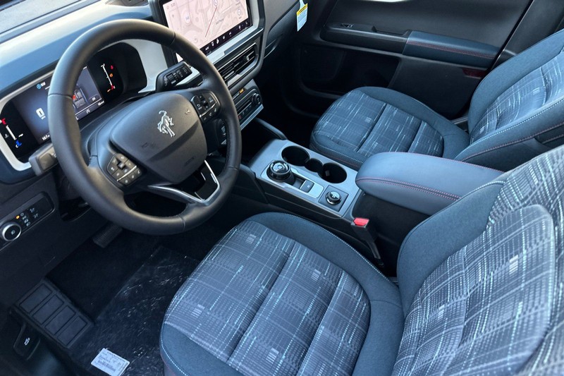 Ford Bronco Sport Vehicle Full-screen Gallery Image 09