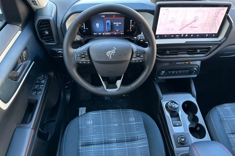 Ford Bronco Sport Vehicle Full-screen Gallery Image 15