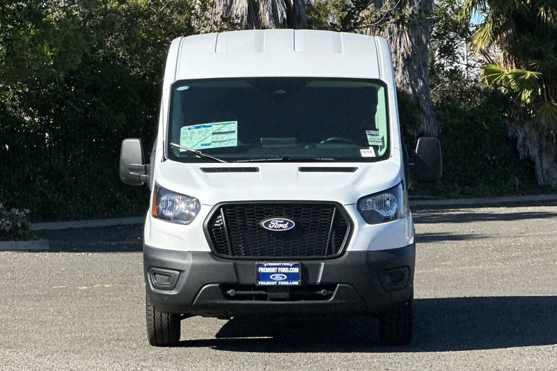 Ford Transit-150 Vehicle Full-screen Gallery Image 08