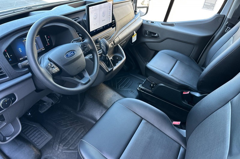 Ford Transit-150 Vehicle Full-screen Gallery Image 09