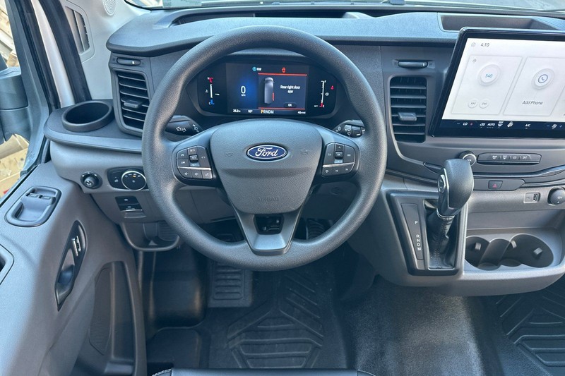 Ford Transit-150 Vehicle Full-screen Gallery Image 14