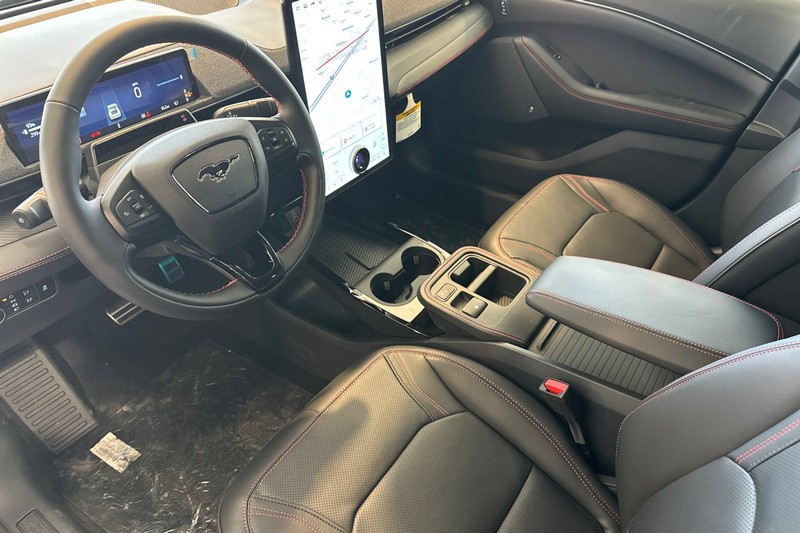 Ford Mustang Mach-E Vehicle Full-screen Gallery Image 09