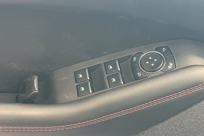 Ford Mustang Mach-E Vehicle Full-screen Gallery Image 11