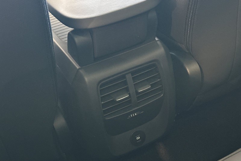 Ford Mustang Mach-E Vehicle Full-screen Gallery Image 13