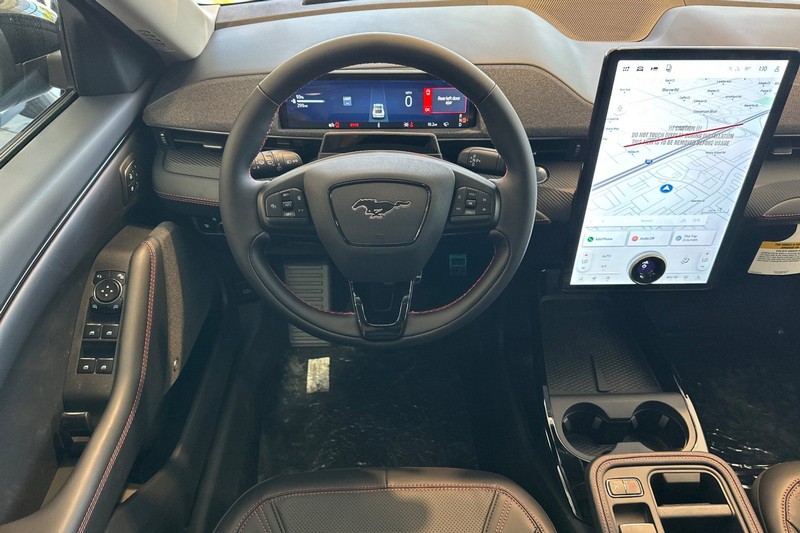 Ford Mustang Mach-E Vehicle Full-screen Gallery Image 15