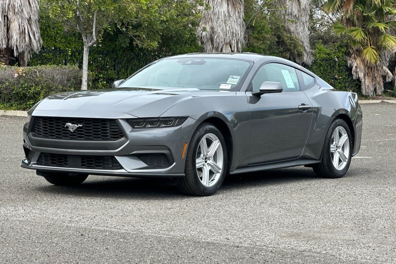 Ford Mustang Vehicle Full-screen Gallery Image 07