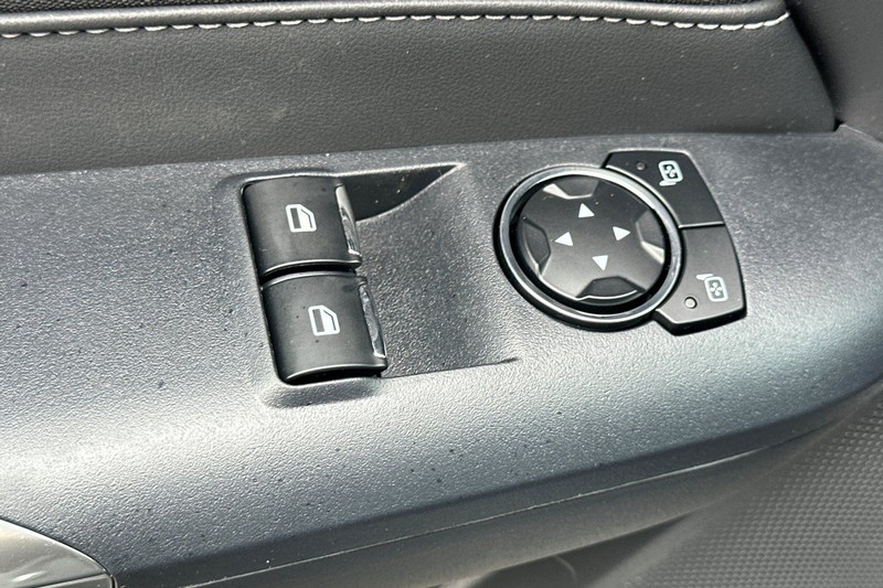 Ford Mustang Vehicle Full-screen Gallery Image 11