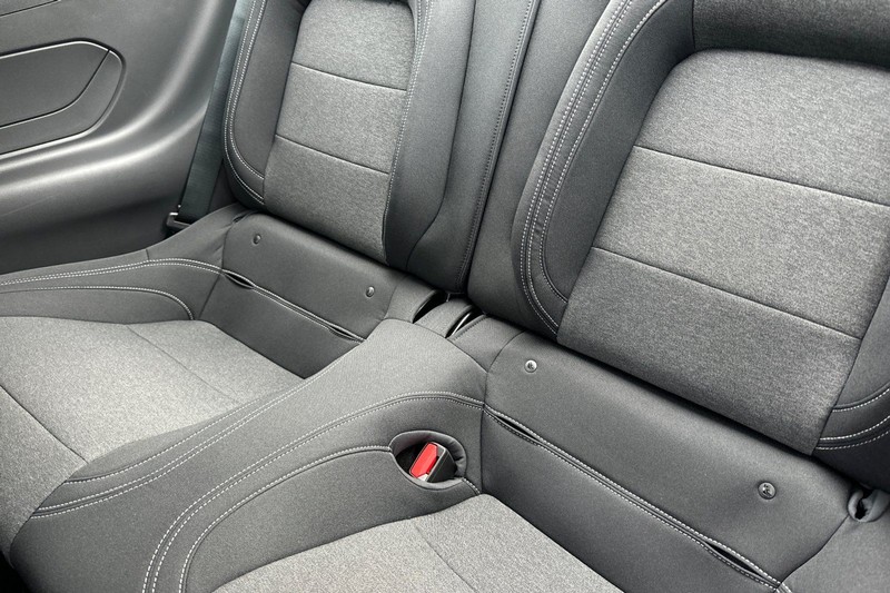 Ford Mustang Vehicle Full-screen Gallery Image 12