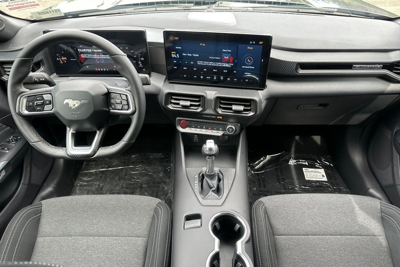 Ford Mustang Vehicle Full-screen Gallery Image 13