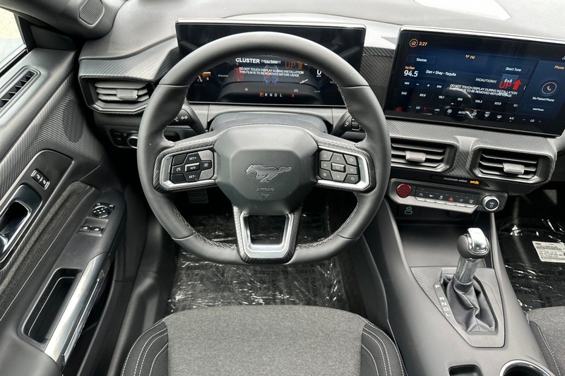 Ford Mustang Vehicle Full-screen Gallery Image 14