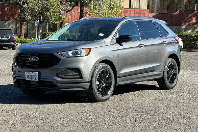 Ford Edge Vehicle Full-screen Gallery Image 07