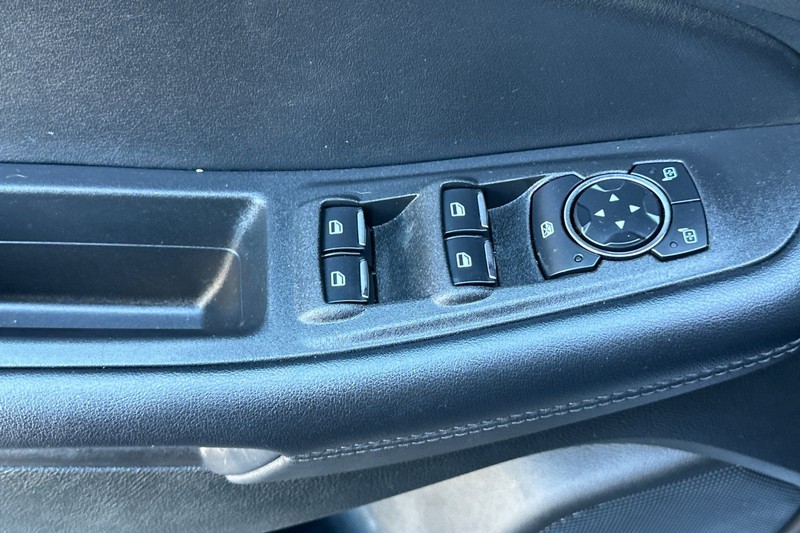 Ford Edge Vehicle Full-screen Gallery Image 11