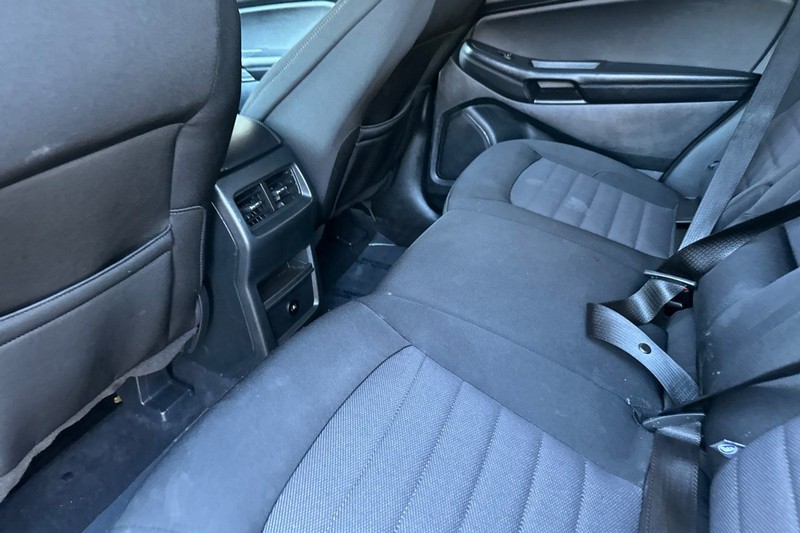 Ford Edge Vehicle Full-screen Gallery Image 13