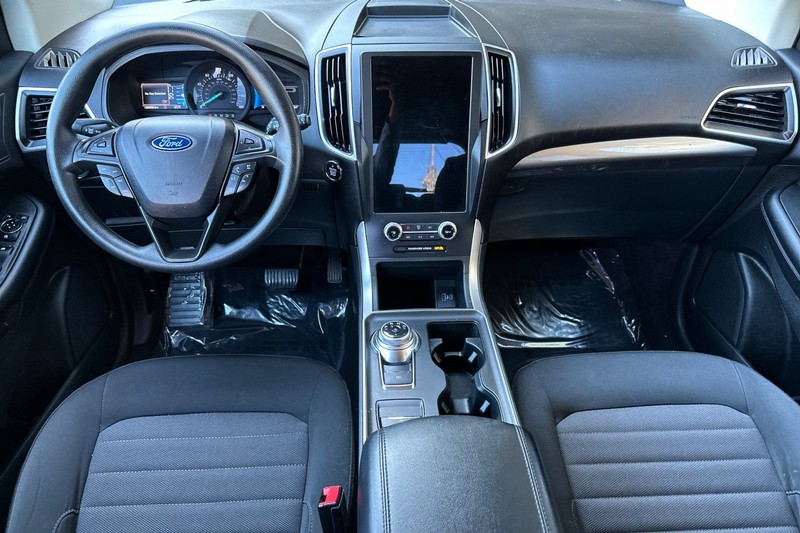 Ford Edge Vehicle Full-screen Gallery Image 14