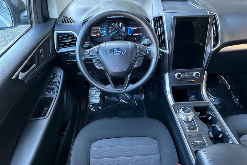 Ford Edge Vehicle Full-screen Gallery Image 15