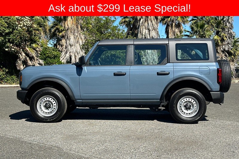 Ford Bronco Vehicle Full-screen Gallery Image 06