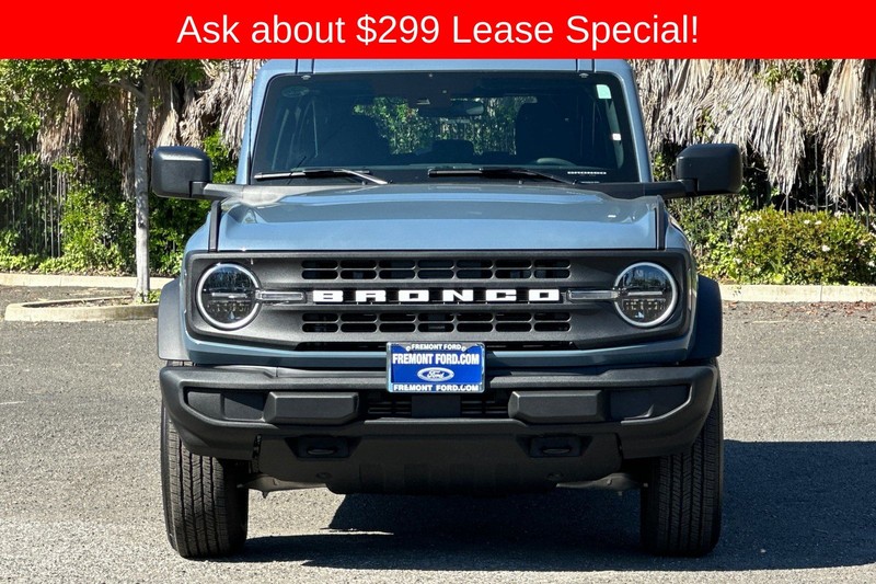 Ford Bronco Vehicle Full-screen Gallery Image 08