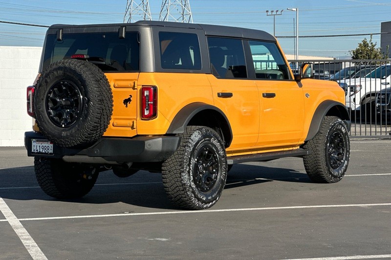 Ford Bronco Vehicle Full-screen Gallery Image 03