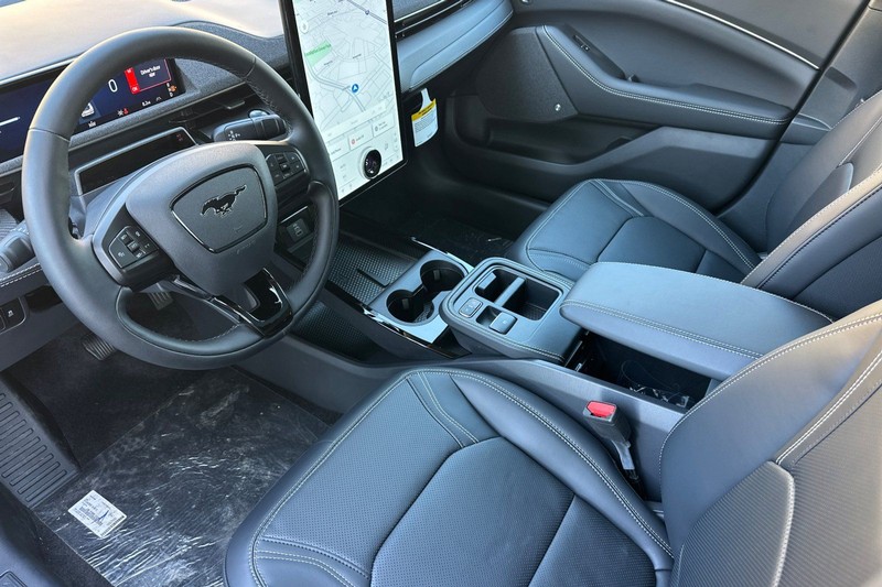 Ford Mustang Mach-E Vehicle Full-screen Gallery Image 09