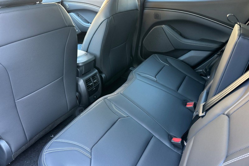 Ford Mustang Mach-E Vehicle Full-screen Gallery Image 12