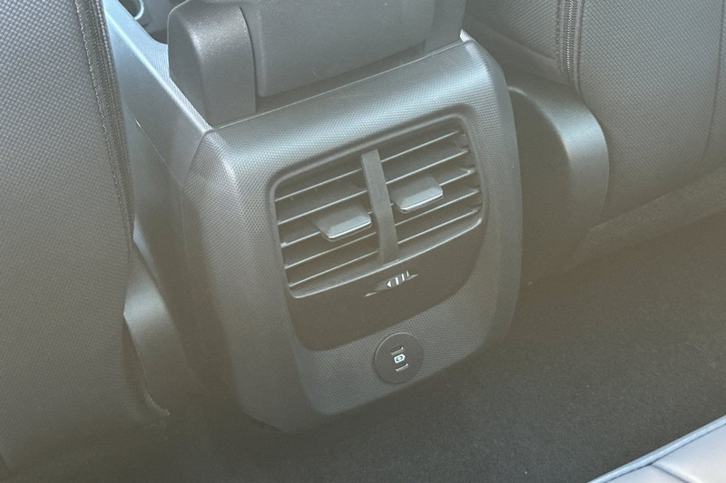 Ford Mustang Mach-E Vehicle Full-screen Gallery Image 13