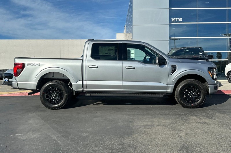 Ford F-150 Vehicle Full-screen Gallery Image 02