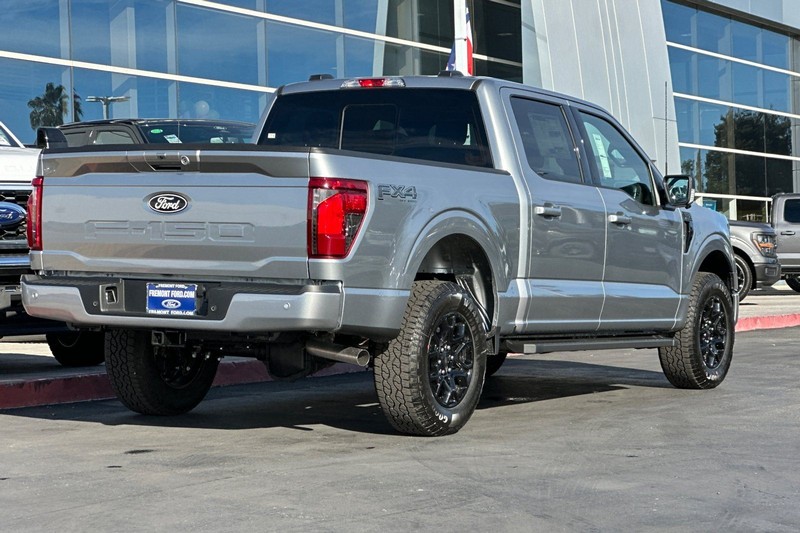Ford F-150 Vehicle Full-screen Gallery Image 03