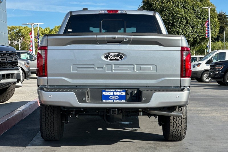 Ford F-150 Vehicle Full-screen Gallery Image 04