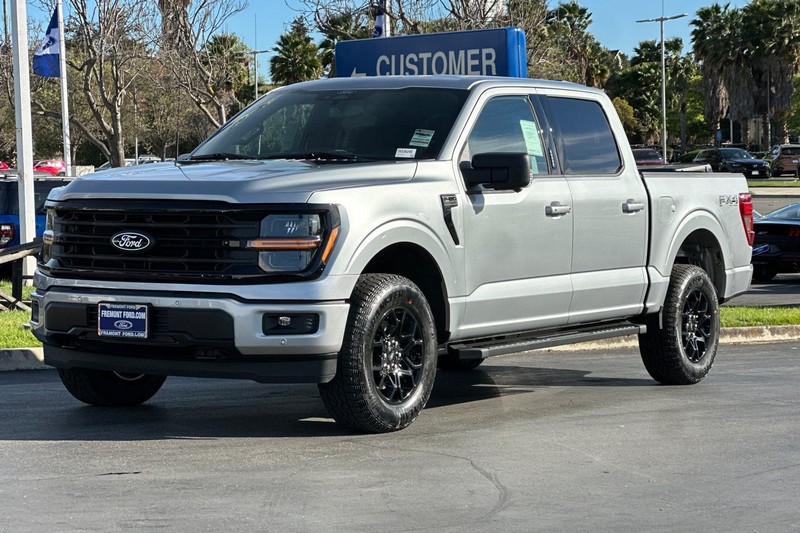 Ford F-150 Vehicle Full-screen Gallery Image 06