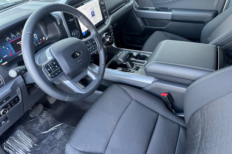 Ford F-150 Vehicle Full-screen Gallery Image 08