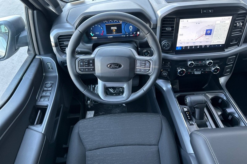 Ford F-150 Vehicle Full-screen Gallery Image 14