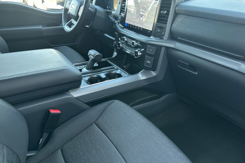 Ford F-150 Vehicle Full-screen Gallery Image 15
