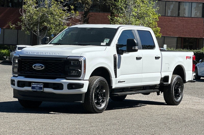 Ford F-350SD Vehicle Full-screen Gallery Image 07