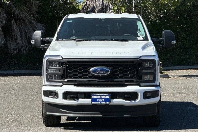 Ford F-350SD Vehicle Full-screen Gallery Image 08