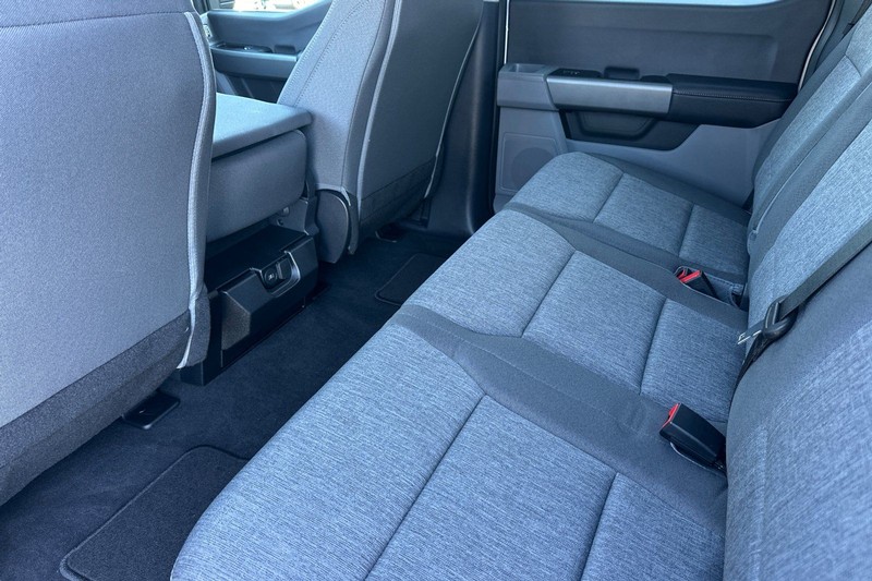 Ford F-350SD Vehicle Full-screen Gallery Image 12