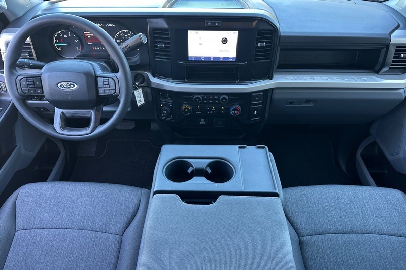 Ford F-350SD Vehicle Full-screen Gallery Image 14