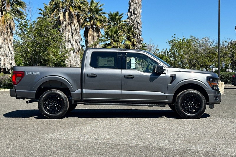 Ford F-150 Vehicle Full-screen Gallery Image 02