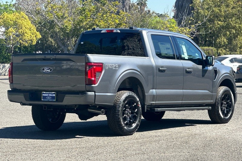 Ford F-150 Vehicle Full-screen Gallery Image 03