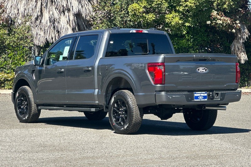 Ford F-150 Vehicle Full-screen Gallery Image 05