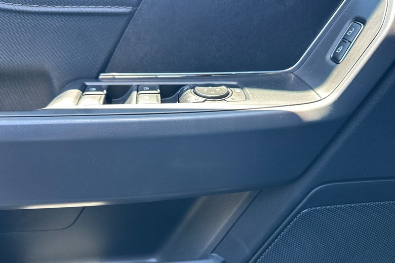 Ford F-150 Vehicle Full-screen Gallery Image 10