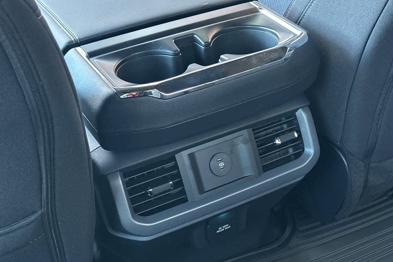 Ford F-150 Vehicle Full-screen Gallery Image 13