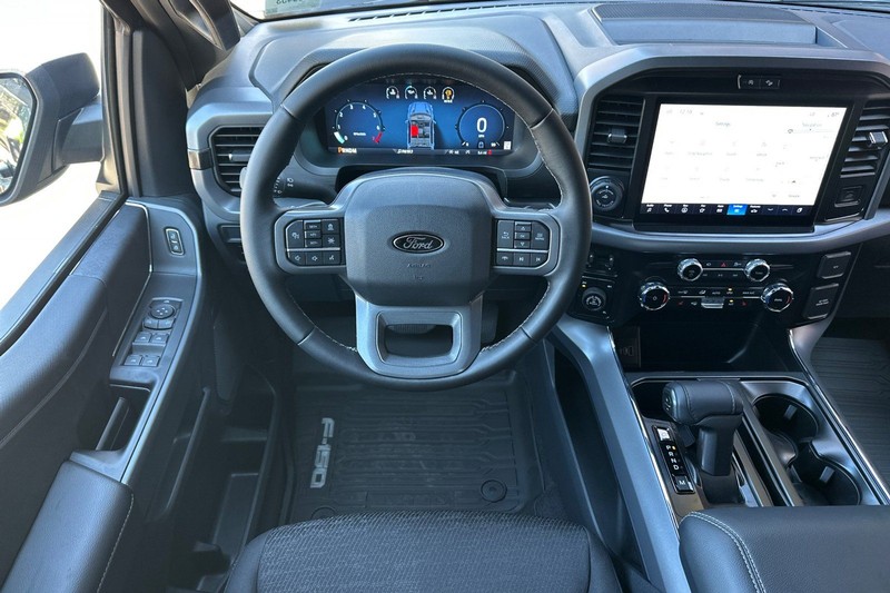 Ford F-150 Vehicle Full-screen Gallery Image 15