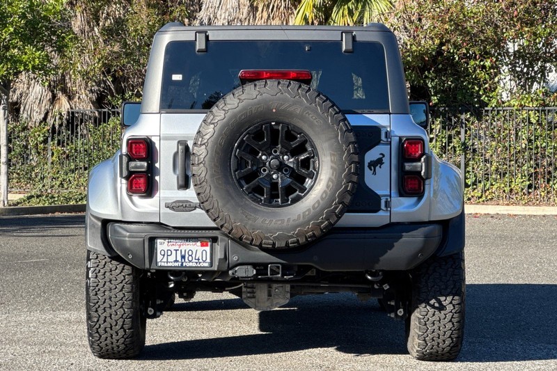 Ford Bronco Vehicle Full-screen Gallery Image 04