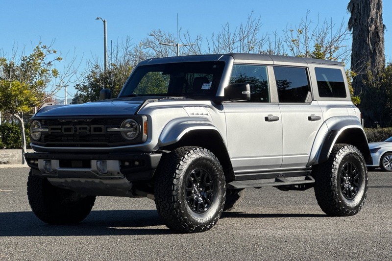 Ford Bronco Vehicle Full-screen Gallery Image 07