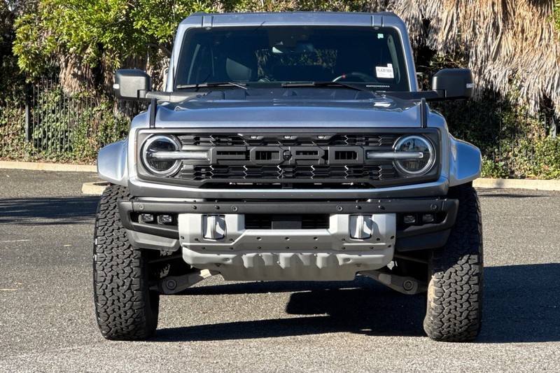 Ford Bronco Vehicle Full-screen Gallery Image 08