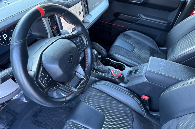 Ford Bronco Vehicle Full-screen Gallery Image 09