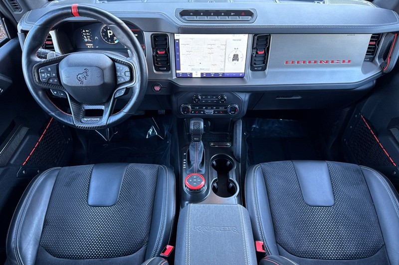 Ford Bronco Vehicle Full-screen Gallery Image 14