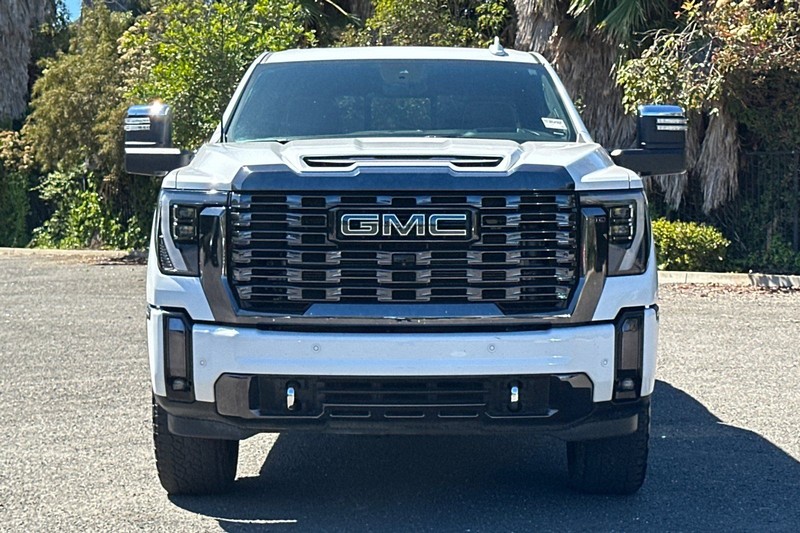 GMC Sierra 2500HD Vehicle Full-screen Gallery Image 08