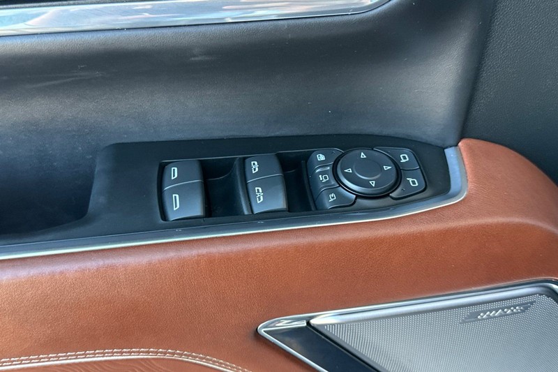 GMC Sierra 2500HD Vehicle Full-screen Gallery Image 11